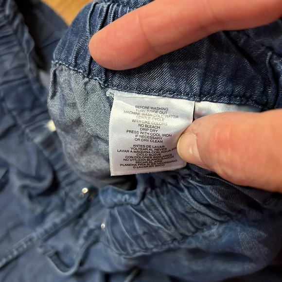 Anne Klein very soft denim shorts. - Picture 3 of 3